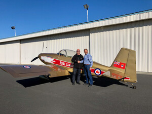Handing over the RV-8 to its new owner